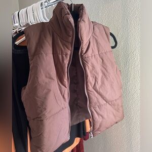 SHEIN Zip Up Cropped Puffer Vest size small